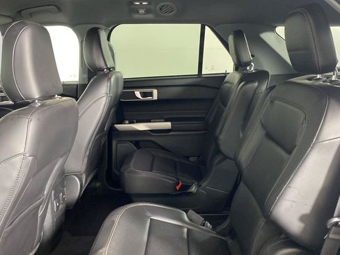 Used 2023 Ford Explorer XLT w/ Equipment Group 202A AWD/4WD image 16