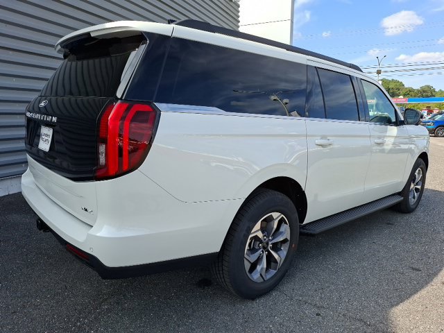 New 2027 Ford Expedition Max Active RWD image 3