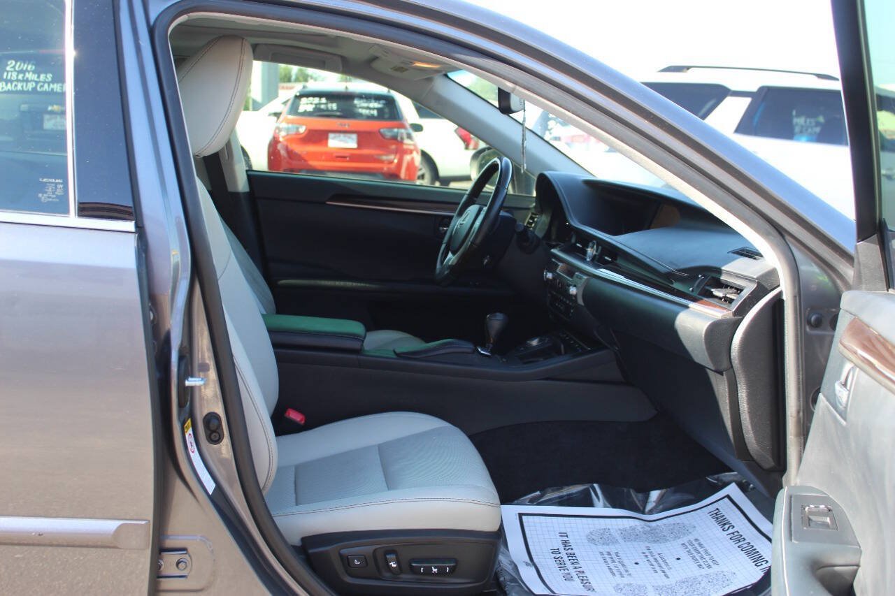 Used 2014 Lexus ES 350 w/ Luxury Package FWD image 9