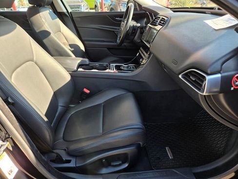 Used 2017 Jaguar XE Premium image 21