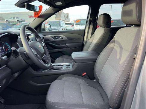 Used 2023 Chevrolet Traverse LT w/ Rear Camera Mirror Package image 15