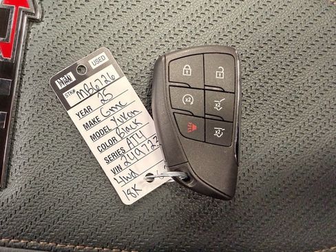 Used 2025 GMC Yukon XL AT4 w/ AT4 Premium Package AWD/4WD image 46