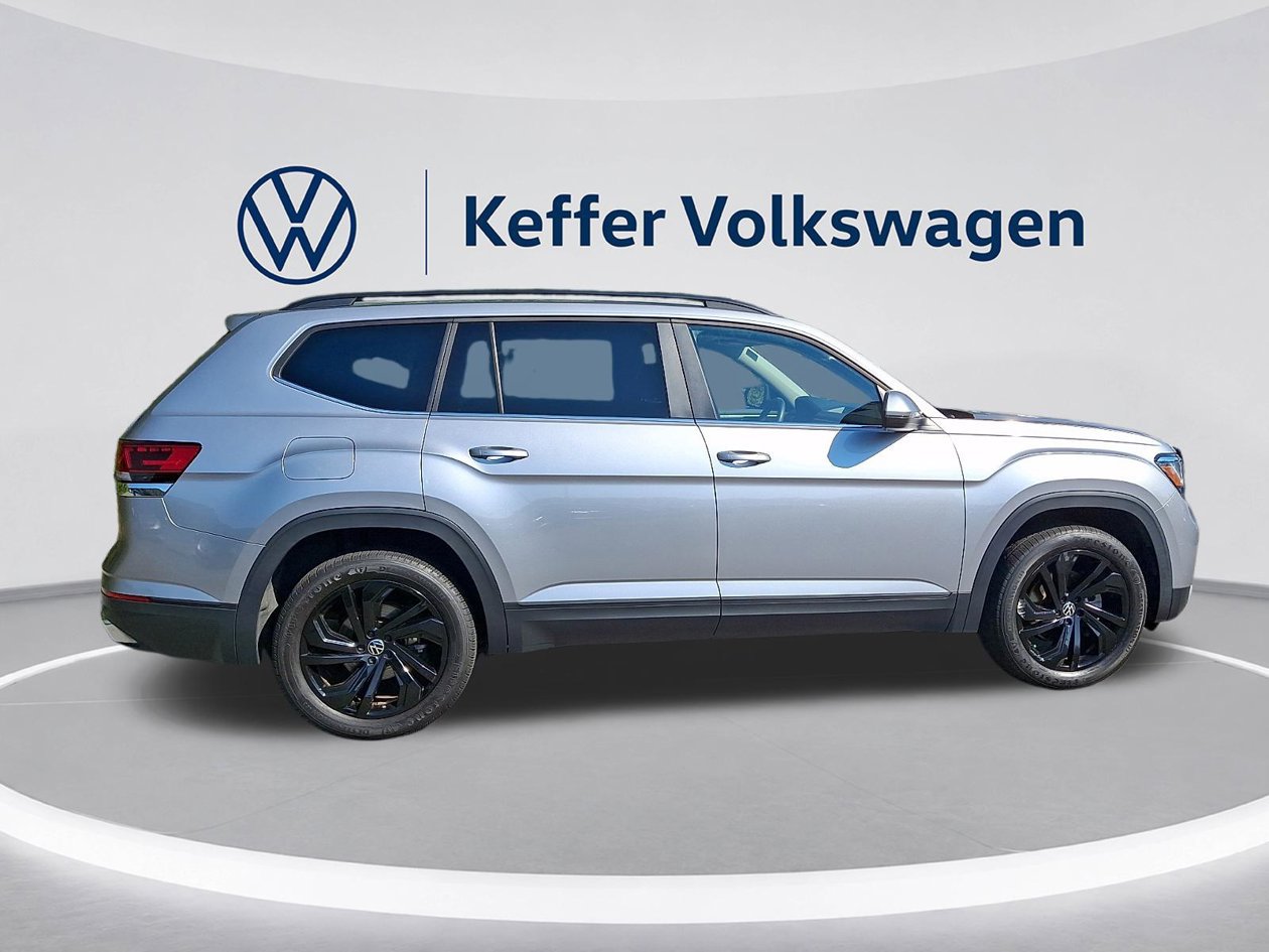 Certified 2022 Volkswagen Atlas SE w/ Black Wheel Package FWD image 7