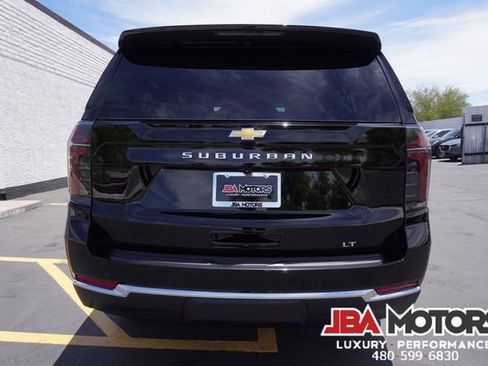 Used 2025 Chevrolet Suburban LT RWD image 16
