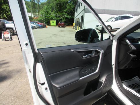 Used 2022 Toyota RAV4 SE w/ SE Grade Weather Package AWD/4WD image 10