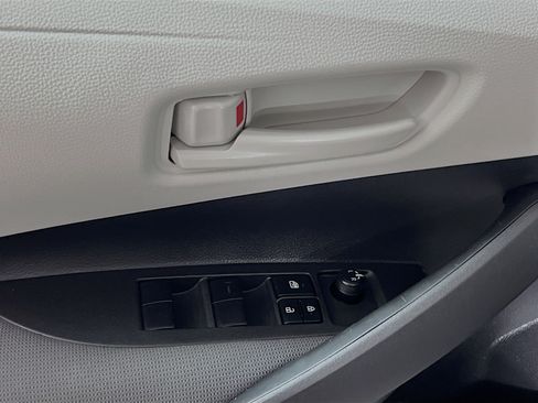 Used 2025 Toyota Corolla LE FWD image 17