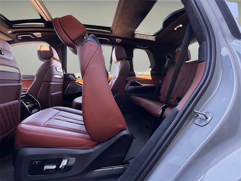 Used 2023 BMW X7 M60i w/ Executive Package image 27