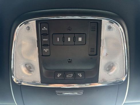 Used 2021 Jeep Grand Cherokee Limited image 21