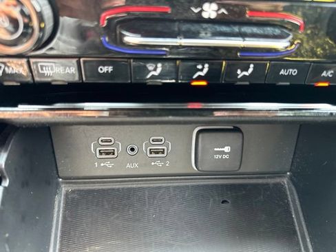 Used 2023 Jeep Grand Cherokee Altitude AWD/4WD image 12