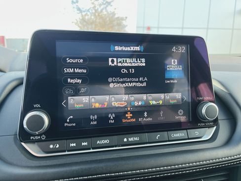 Used 2023 Nissan Rogue SV w/ SV Premium B Package image 18