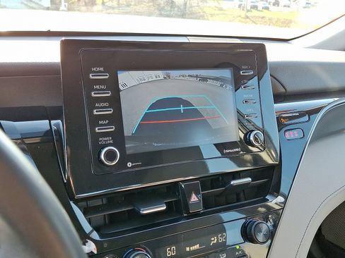 Used 2024 Toyota Camry SE FWD image 19