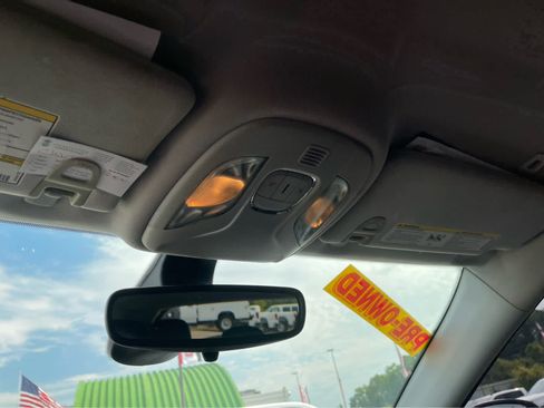 Used 2018 Jeep Compass Latitude FWD image 18