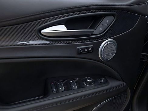 Used 2023 Alfa Romeo Stelvio Quadrifoglio image 24