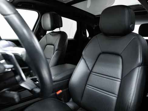 Certified 2023 Porsche Cayenne AWD/4WD image 5