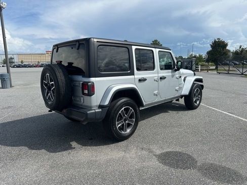 Used 2023 Jeep Wrangler Sahara image 6
