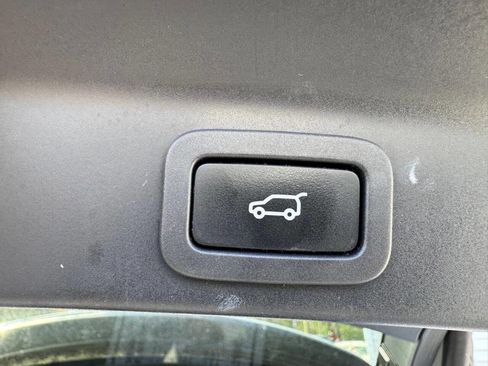 Used 2017 Jaguar F-PACE R-Sport image 50