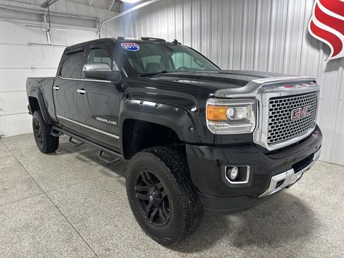 Used 2015 GMC Sierra 2500 Denali image 2
