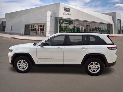 Used 2024 Jeep Grand Cherokee Laredo w/ Luxury Tech Group I AWD/4WD image 3