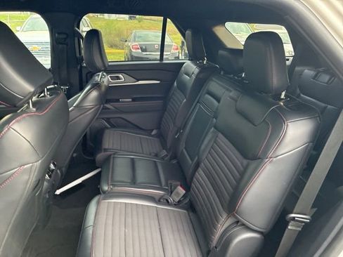 Used 2025 Ford Explorer ST-Line w/ ST-Line Street Pack image 26