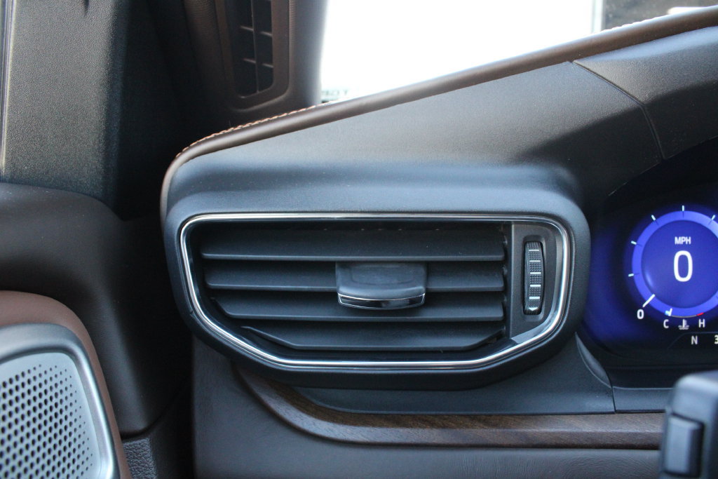 Used 2022 Ford Explorer King Ranch w/ Premium Technology Package RWD image 9