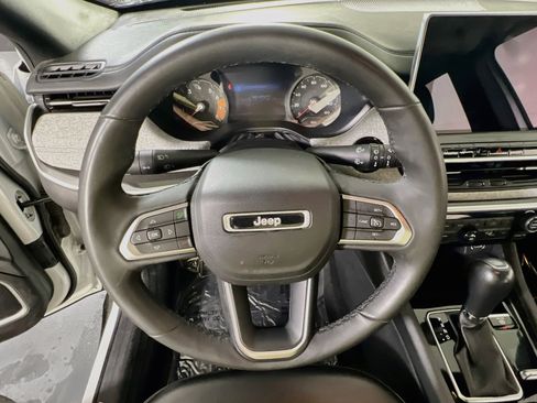 Used 2023 Jeep Compass Latitude w/ Convenience Group AWD/4WD image 11
