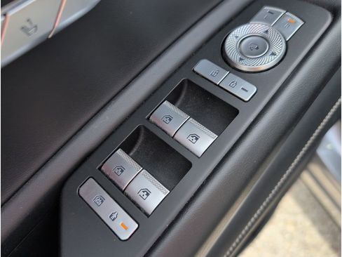 Used 2024 Genesis GV80 2.5T image 12