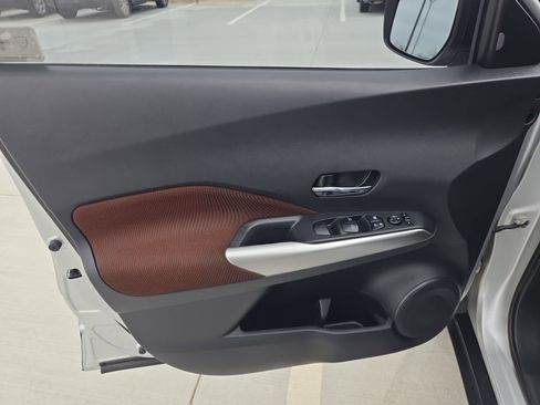 Used 2018 Nissan Kicks SR image 13