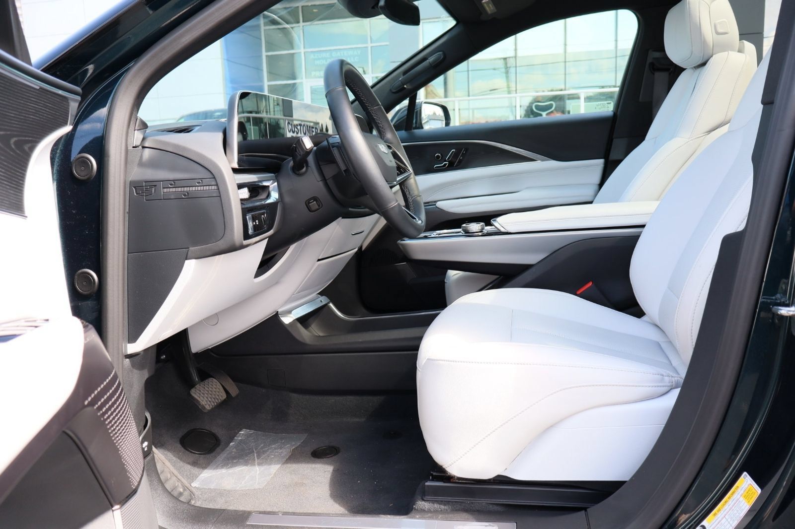 Used 2024 Cadillac Lyriq Luxury AWD/4WD image 22