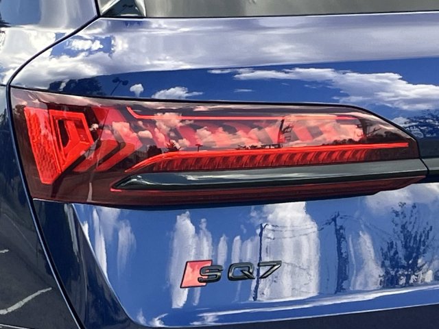 Used 2023 Audi SQ7 Prestige AWD/4WD image 10