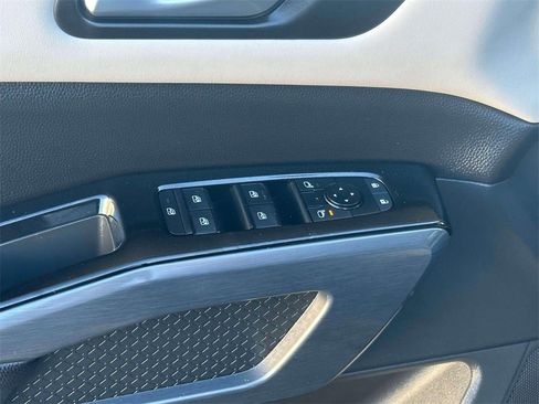 Certified 2024 Nissan Pathfinder SL image 18