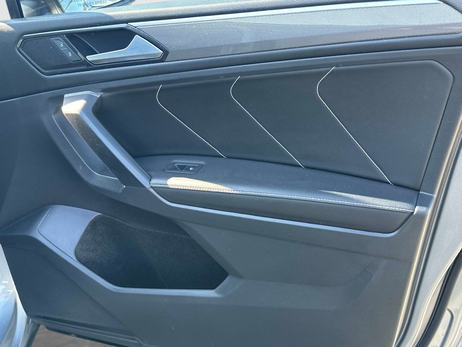 Certified 2023 Volkswagen Tiguan SE R-Line FWD image 8