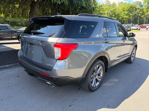 Used 2021 Ford Explorer XLT w/ Equipment Group 202A AWD/4WD image 3