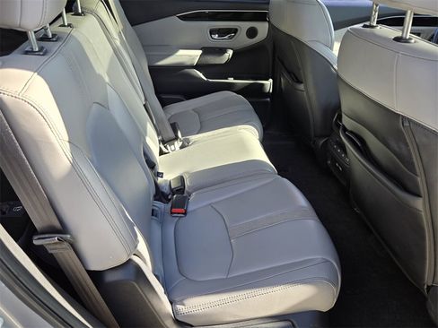 Certified 2023 Honda Pilot Touring image 15