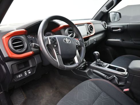 Used 2017 Toyota Tacoma TRD Sport w/ Tow Package image 18