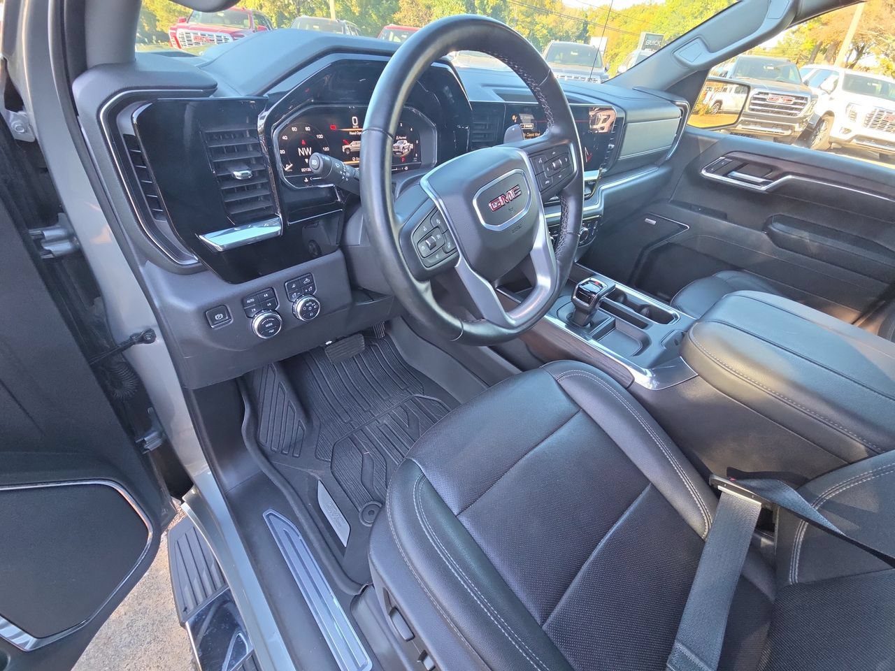 Used 2024 GMC Sierra 1500 SLT w/ SLT Premium Plus Package AWD/4WD image 10