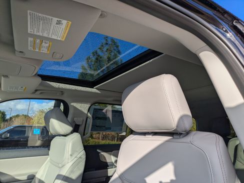 New 2025 Ford Expedition Active image 23