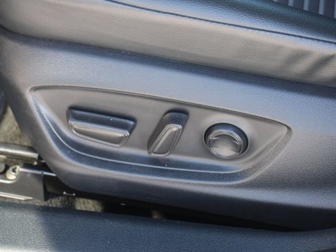 Used 2023 Toyota Camry SE image 12