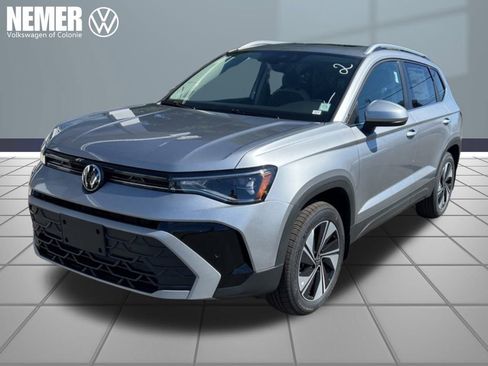 New 2025 Volkswagen Taos SE image 1