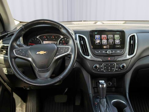 Used 2018 Chevrolet Equinox LT w/ Sun & Infotainment Package AWD/4WD image 3