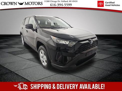 Used 2021 Toyota RAV4 LE image 1