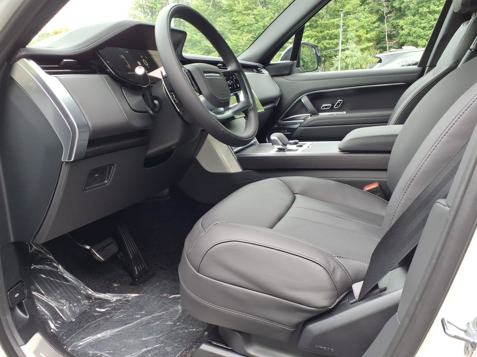 New 2027 Land Rover Range Rover Long Wheelbase SE AWD/4WD image 17