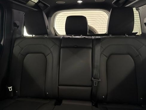 Used 2025 Land Rover Defender 110 X-Dynamic SE AWD/4WD image 12
