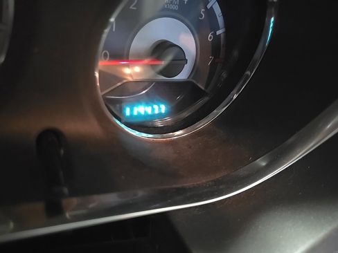 Used 2011 Chrysler 200 LX image 5