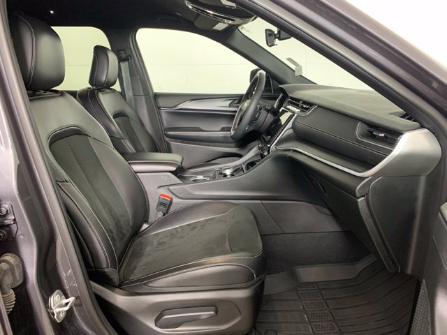 Used 2025 Jeep Grand Cherokee L Laredo AWD/4WD image 23