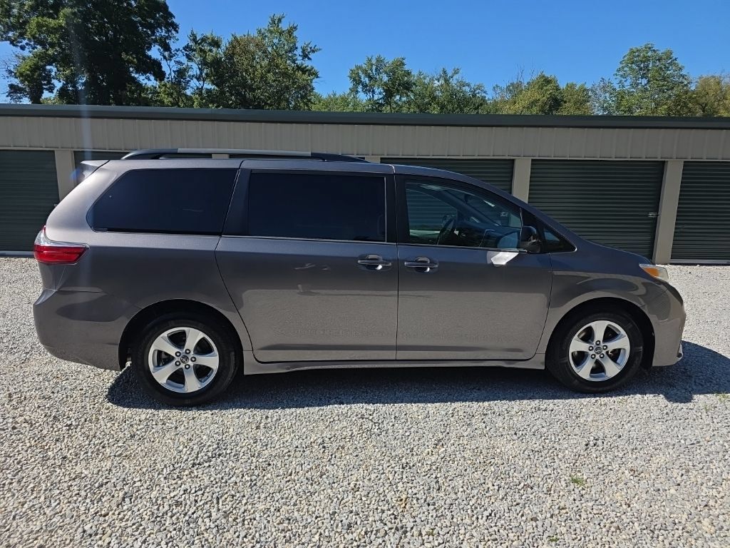 Certified 2018 Toyota Sienna LE FWD image 7