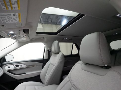 Used 2025 Ford Explorer Active w/ Active Comfort Package image 32