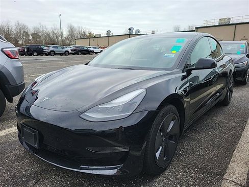 Used 2023 Tesla Model 3 Standard Range image 3