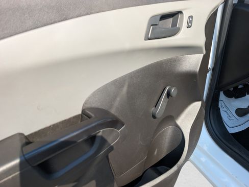 Used 2020 Chevrolet Sonic LT FWD image 9