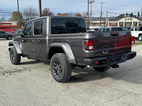 New 2026 Jeep Gladiator Sport AWD/4WD image 8
