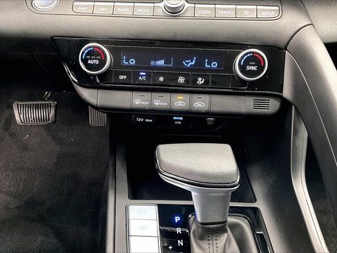 Certified 2024 Hyundai Elantra SEL image 23